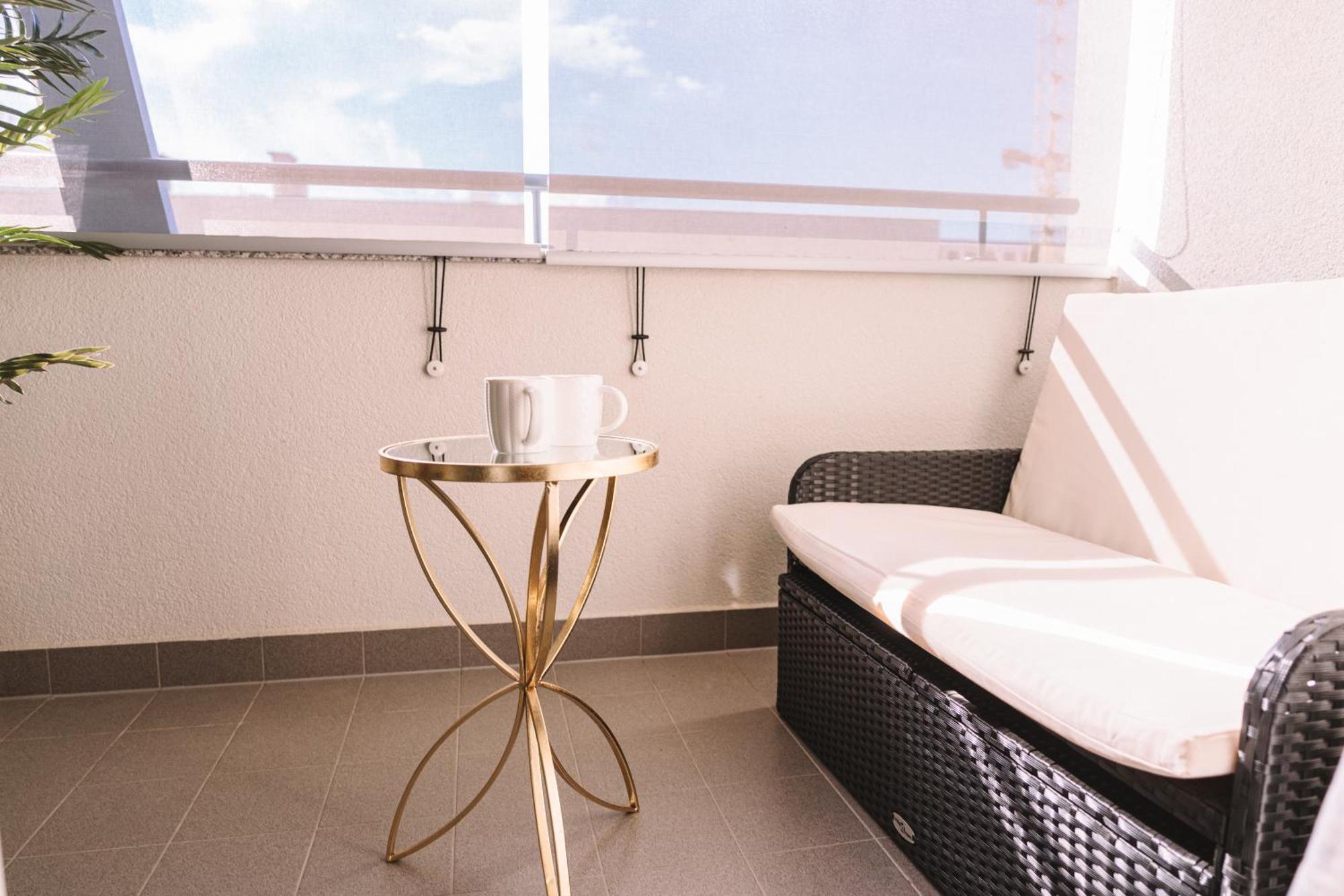 Flexible Selfcheckins 66 - Zagreb - Loggia - 80M2 - New - Luxury - Garage - 2 Bedrooms Kültér fotó